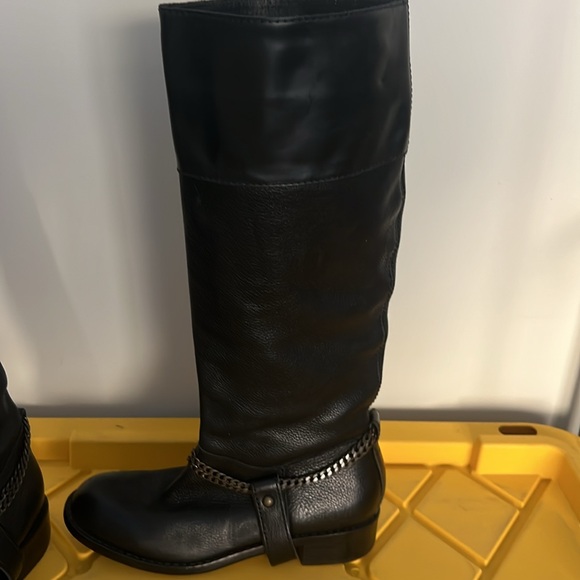 Black leather boots - Picture 2 of 5